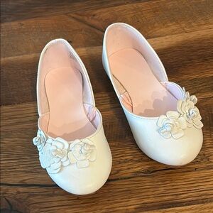 Janie and Jack Elegant White Kids Shoes with Floral Design size 10 leather sole